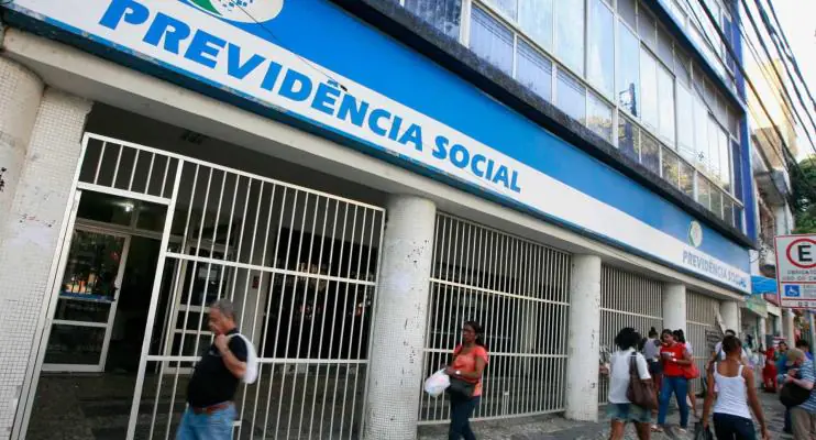 Veja quem consegue a aposentadoria por idade do INSS com 61 anos e meio