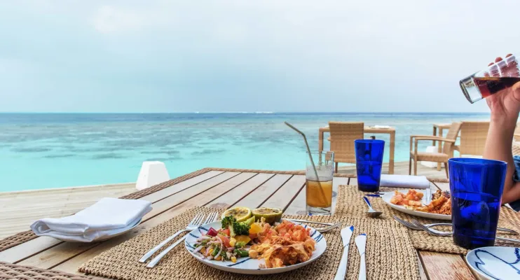 Verão: cuidados com alimentação e banho de mar em áreas impróprias