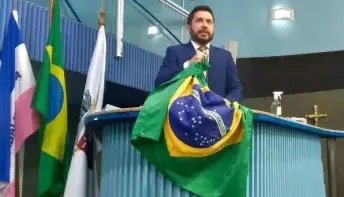 Vereador Arnaldinho na cadeia sem salário e sem a presidência da câmara; Bolsonaro curtindo no EUA.