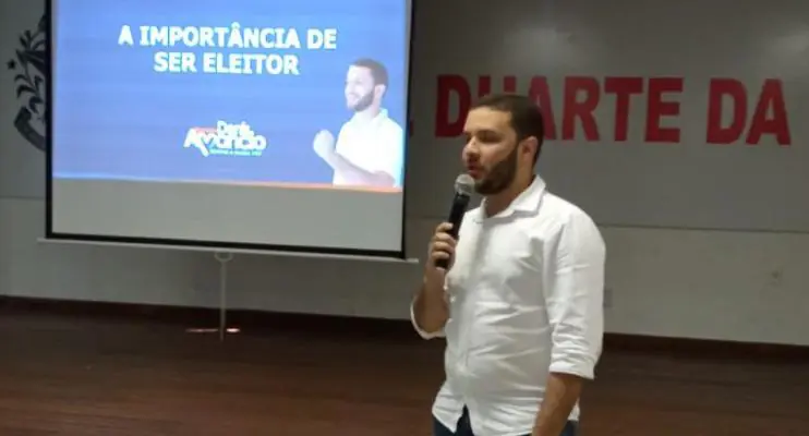 Vereador de Pedro Canário Denis Amâncio realiza palestra sobre a importância de ser eleitor  