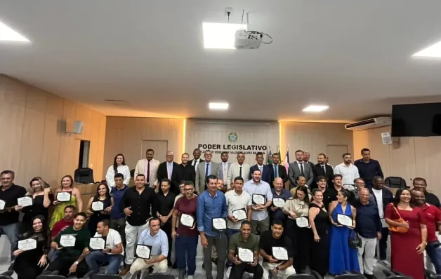 Vereadores homenageiam empreendedores em Pedro Canário