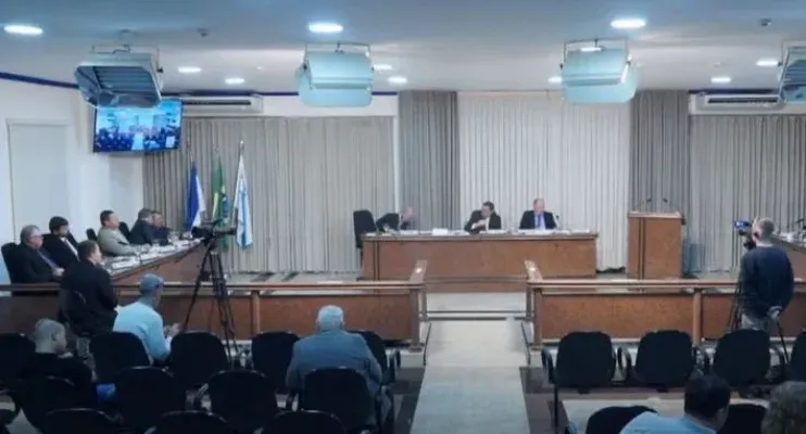 Vereadores pedem aumento dos salários, mas prefeito de cidade do ES diz que vai vetar reajustes