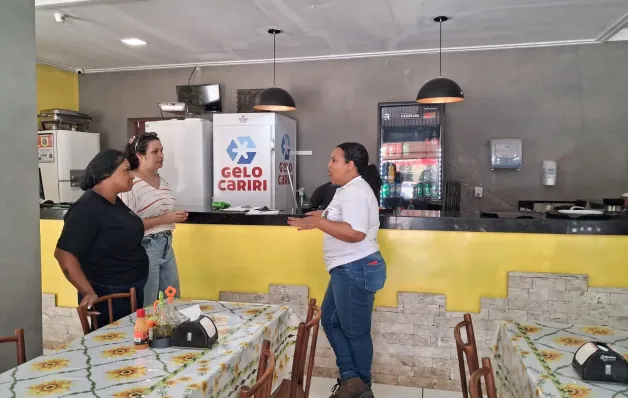 Vigilância Sanitária de Linhares orienta comerciantes para um verão mais seguro nas praias