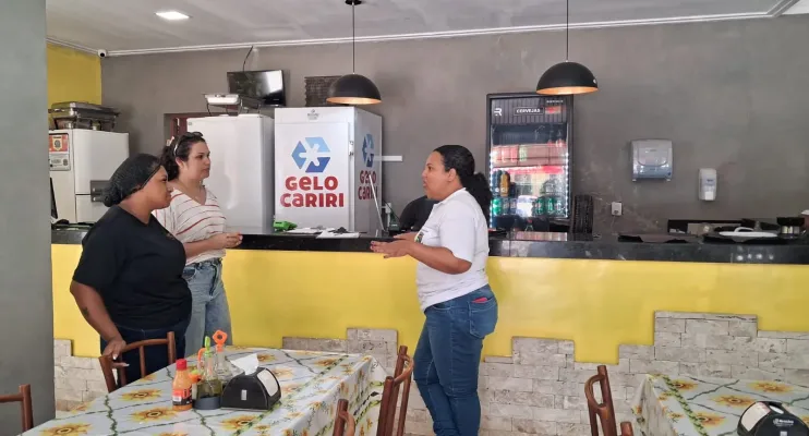 Vigilância Sanitária de Linhares orienta comerciantes para um verão mais seguro nas praias