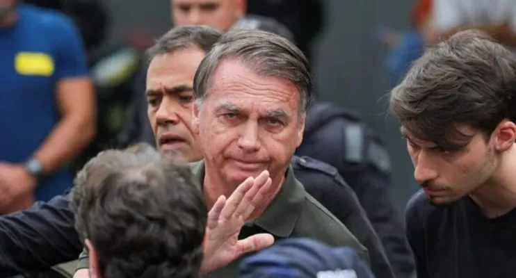 Bolsonaro é preso após vigília convocada por Flávio Bolsonaro, aponta PF