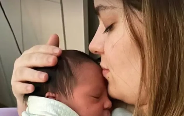 Viih Tube deixa UTI após parto do segundo filho: 'estou bem melhor'