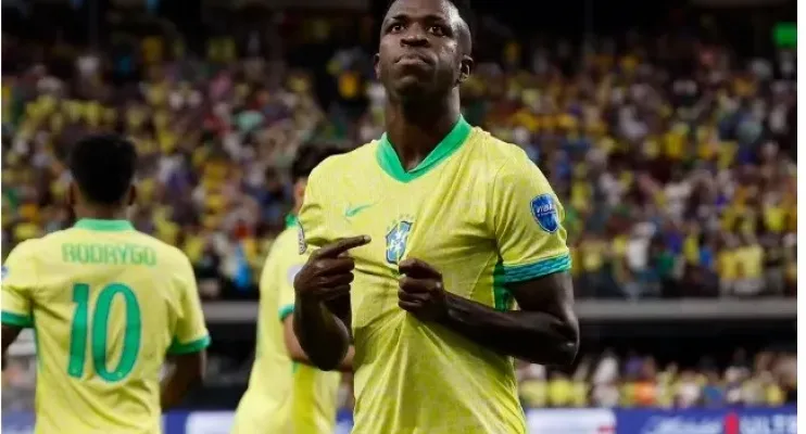 Vini joga como Bola de Ouro, e Brasil faz 4 no Paraguai