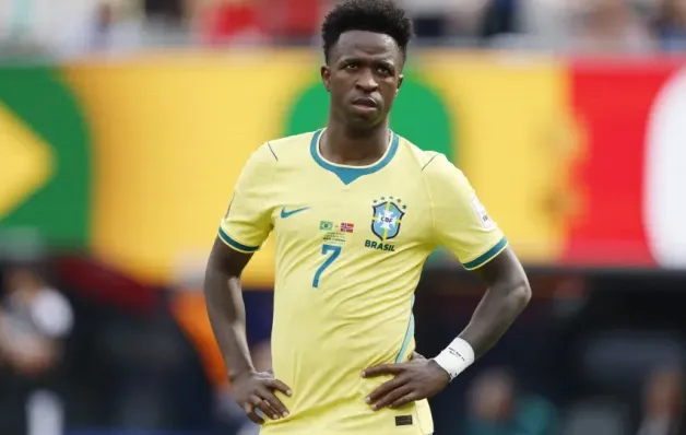 Vini Jr explica por que não bateu pênalti decisivo: 'Ancelotti que escolhe'