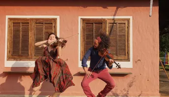  Violino popular brasileiro é tema de espetáculo gratuito no Teatro do Sesi