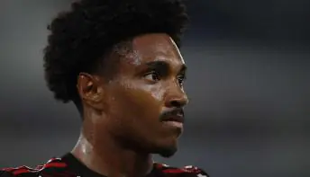 Vitinho em xeque no Flamengo e detalhes de alvo do Palmeiras agitam o mercado do futebol