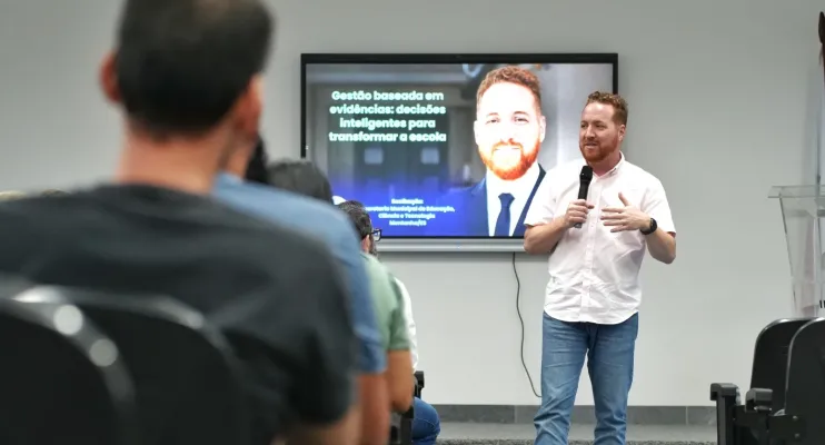 Vitor de Angelo reforça legado na educação durante agenda política no Norte do Espírito Santo