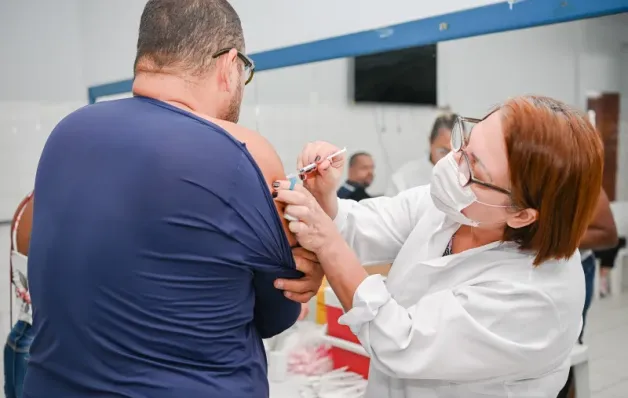 Vitória abre mais de 9 mil vagas para vacinação contra Gripe e Covid-19