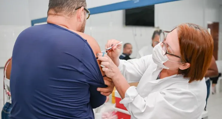 Vitória abre mais de 9 mil vagas para vacinação contra Gripe e Covid-19