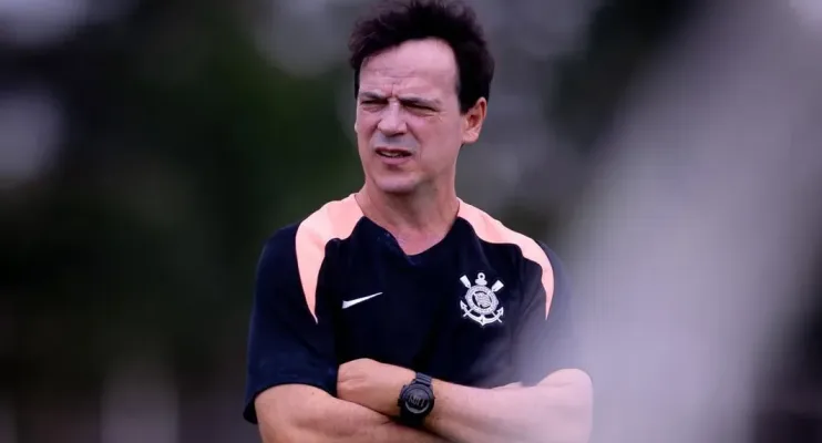 Vitória na estreia faz torcida do Corinthians mudar tom sobre Diniz