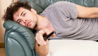  Você está com preguiça ou procrastinando? Especialista explica as diferenças