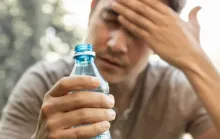Você pode estar bebendo pouca água: 7 sinais inesperados de desidratação
