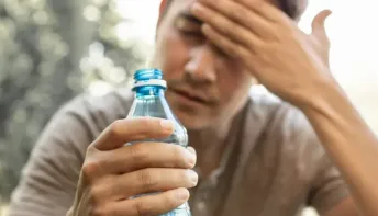 Você pode estar bebendo pouca água: 7 sinais inesperados de desidratação
