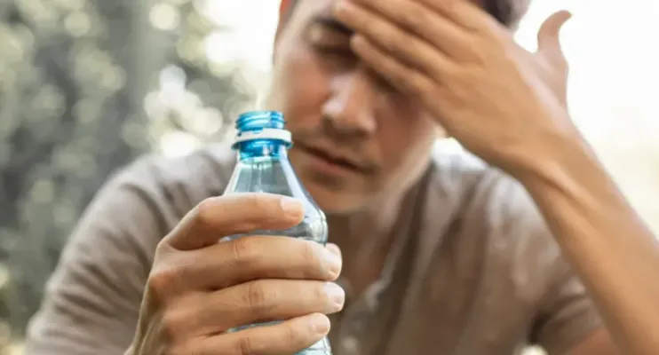 Você pode estar bebendo pouca água: 7 sinais inesperados de desidratação