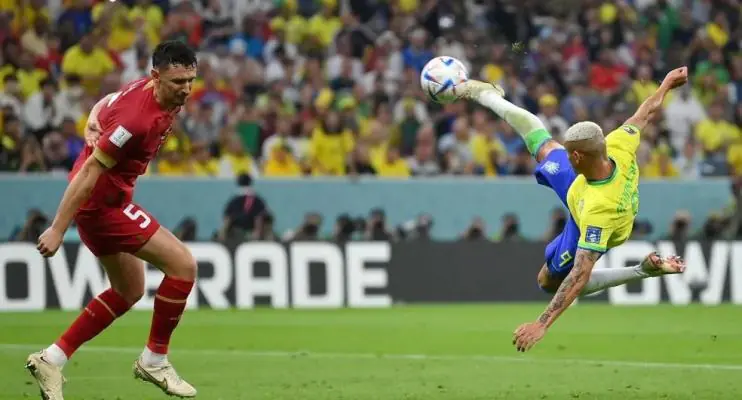 Voleio de Richarlison leva prêmio de gol mais bonito da Copa do Mundo de 2022