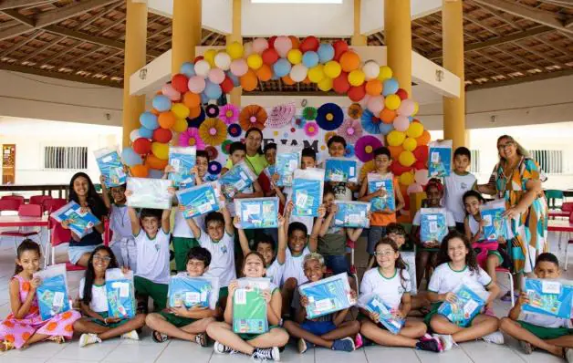 Volta às aulas: Prefeitura de Pedro Canário entrega kit escolar para alunos