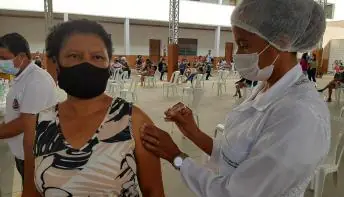 Estado inicia distribuição de doses de vacina bivalente para enfrentamento à Covid-19