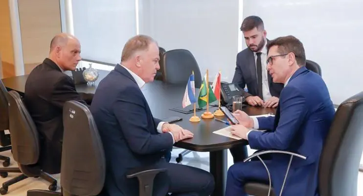 Casagrande apresenta projetos de macrodrenagem e habitação em reunião com ministro das Cidades