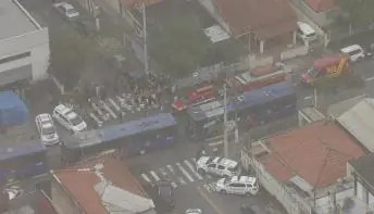 Aluno de 13 anos esfaqueia 3 professoras e colega em escola de SP
