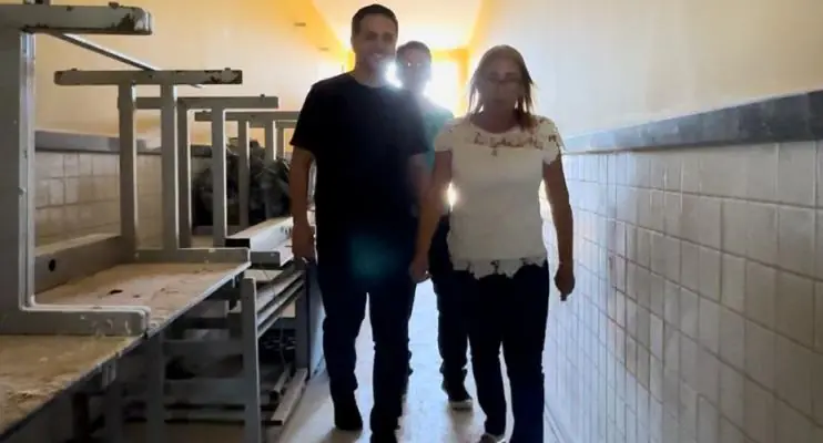 Gandini fiscaliza escola e recebe pedido de pavimentação de estrada